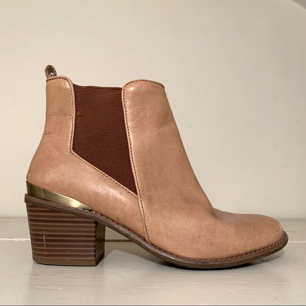 Camel leather ankle Chelsea boots size 8.5